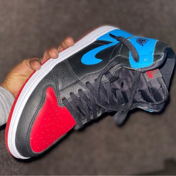 Retro Jordan 1 CHI/UNC Size 12.5 (W)  10 (M) - Picture 3 of 4